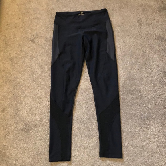 90 Degree Dark Leggings - Picture 3 of 9